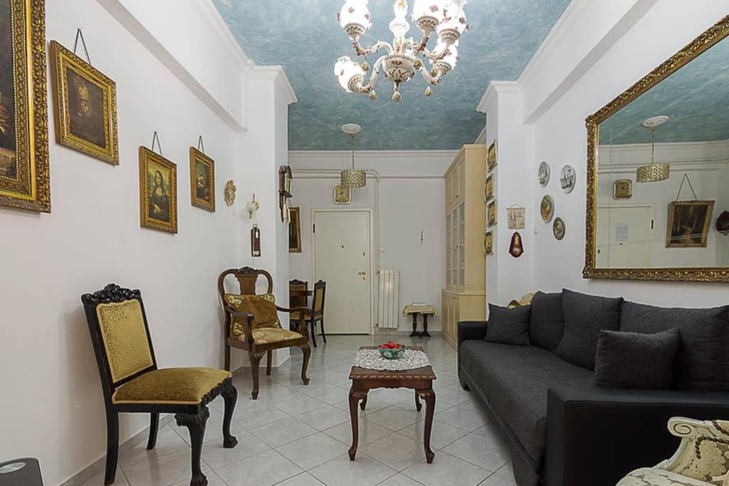 Vintage Style Apartment With Beautiful Backyard Atenas Exterior foto