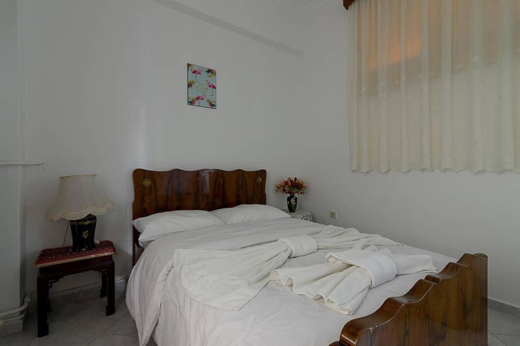 Vintage Style Apartment With Beautiful Backyard Atenas Exterior foto