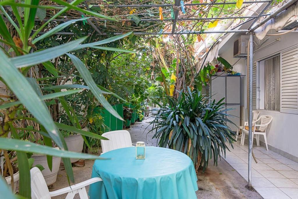 Vintage Style Apartment With Beautiful Backyard Atenas Exterior foto