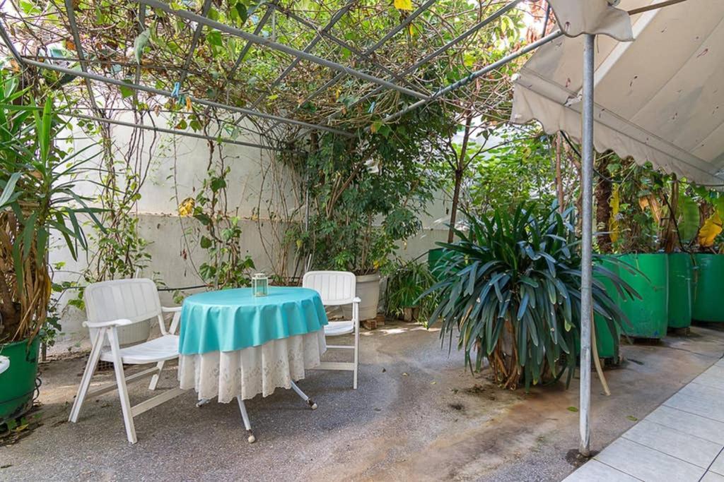 Vintage Style Apartment With Beautiful Backyard Atenas Exterior foto